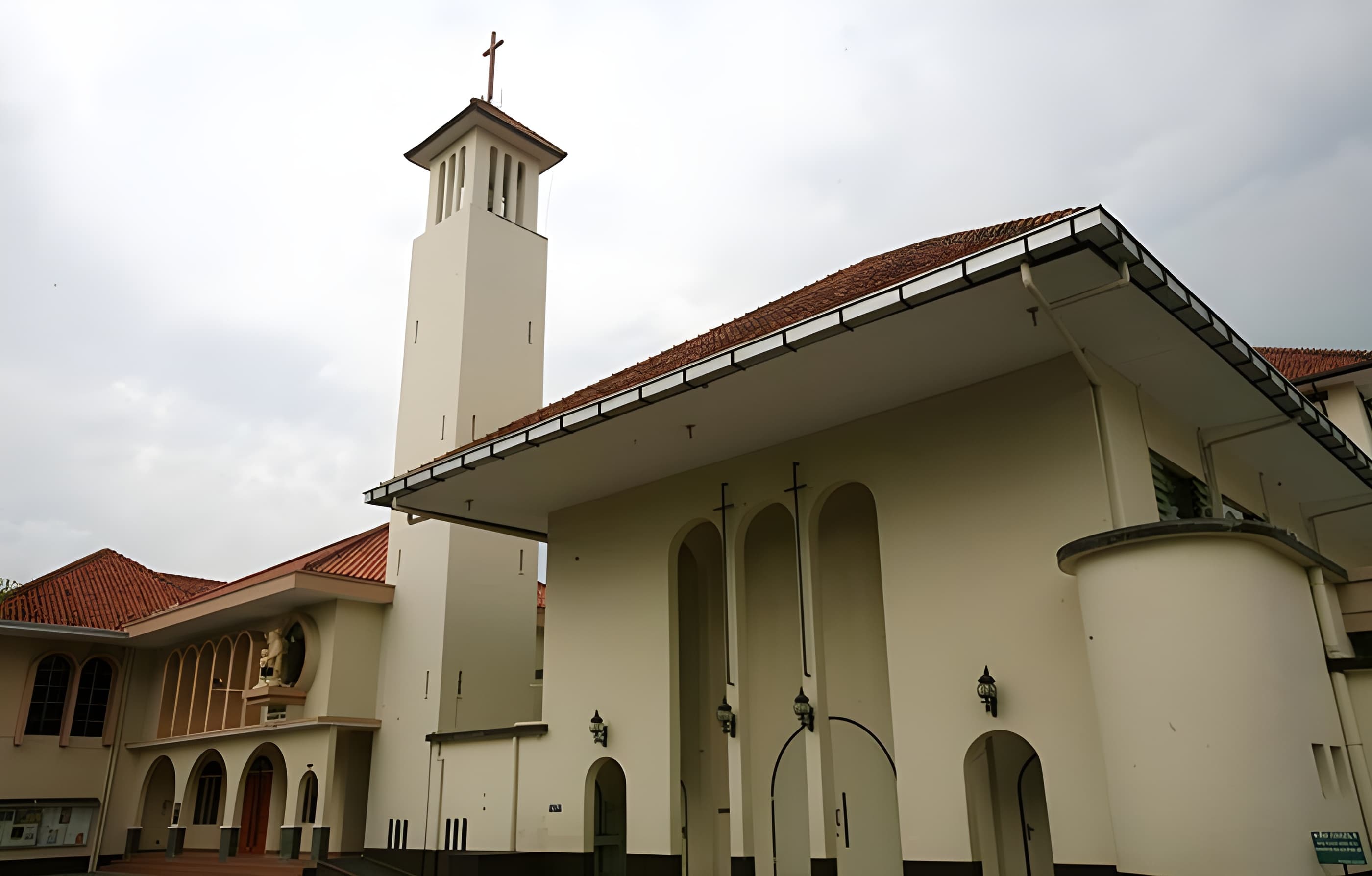 Gereja Katolik Paroki Keluarga Kudus Atmodirono